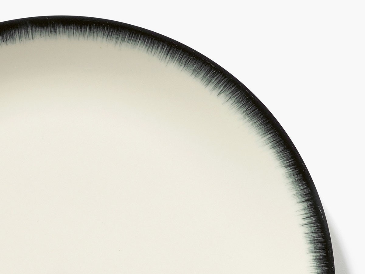 DE by ANN DEMEULEMEESTER
Plate 28cm White/Black Variation 3 / デー バイ アン・ドゥムルメステール
プレート 28cm ホワイト/ブラック バリエーション 3 （食器・テーブルウェア > 皿・プレート） 10