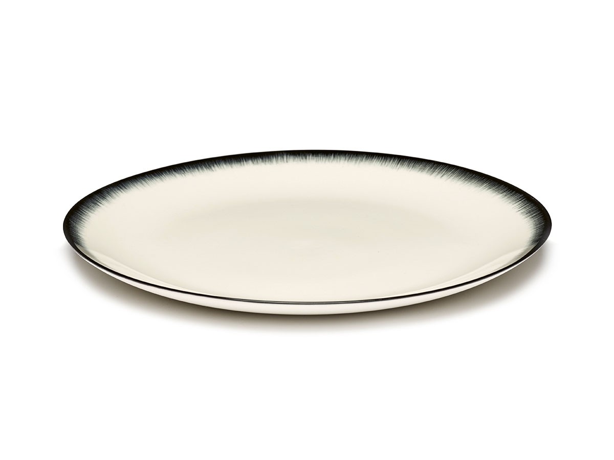 DE by ANN DEMEULEMEESTER
Plate 28cm White/Black Variation 3 / デー バイ アン・ドゥムルメステール
プレート 28cm ホワイト/ブラック バリエーション 3 （食器・テーブルウェア > 皿・プレート） 2