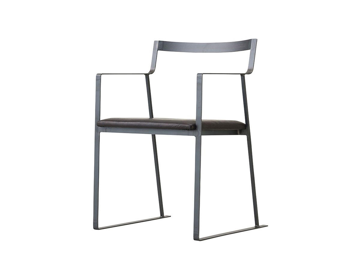 KUROTETSU
OBI ARMCHAIR