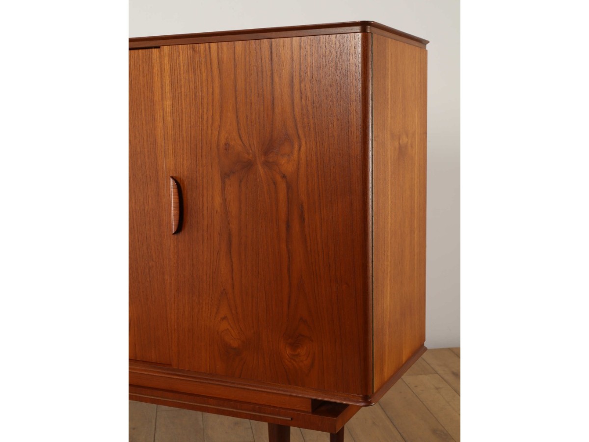 Lloyd's Antiques Real Antique
Sideboard / ロイズ・アンティークス デンマークアンティーク家具
サイドボード QM008008 （収納家具 > サイドボード・リビングボード） 25