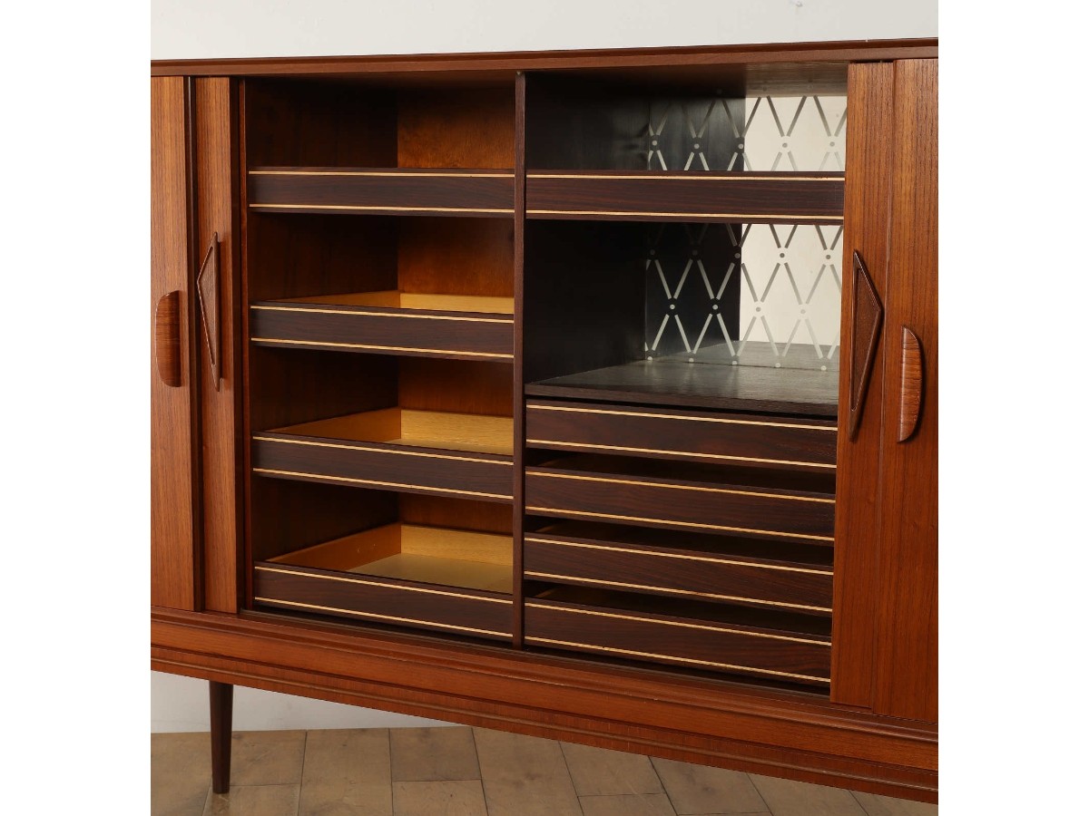 Lloyd's Antiques Real Antique
Sideboard / ロイズ・アンティークス デンマークアンティーク家具
サイドボード QM008008 （収納家具 > サイドボード・リビングボード） 13