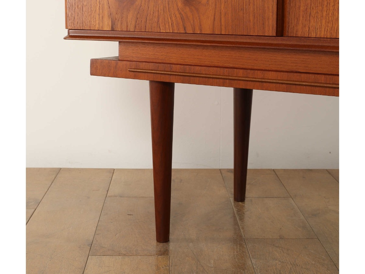 Lloyd's Antiques Real Antique
Sideboard / ロイズ・アンティークス デンマークアンティーク家具
サイドボード QM008008 （収納家具 > サイドボード・リビングボード） 28