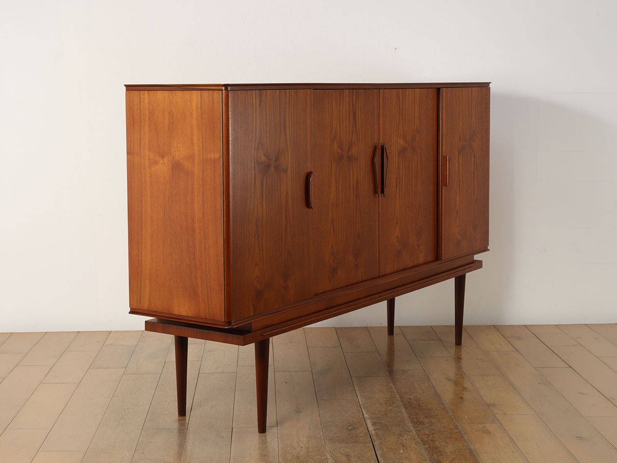 Lloyd's Antiques Real Antique
Sideboard / ロイズ・アンティークス デンマークアンティーク家具
サイドボード QM008008 （収納家具 > サイドボード・リビングボード） 3