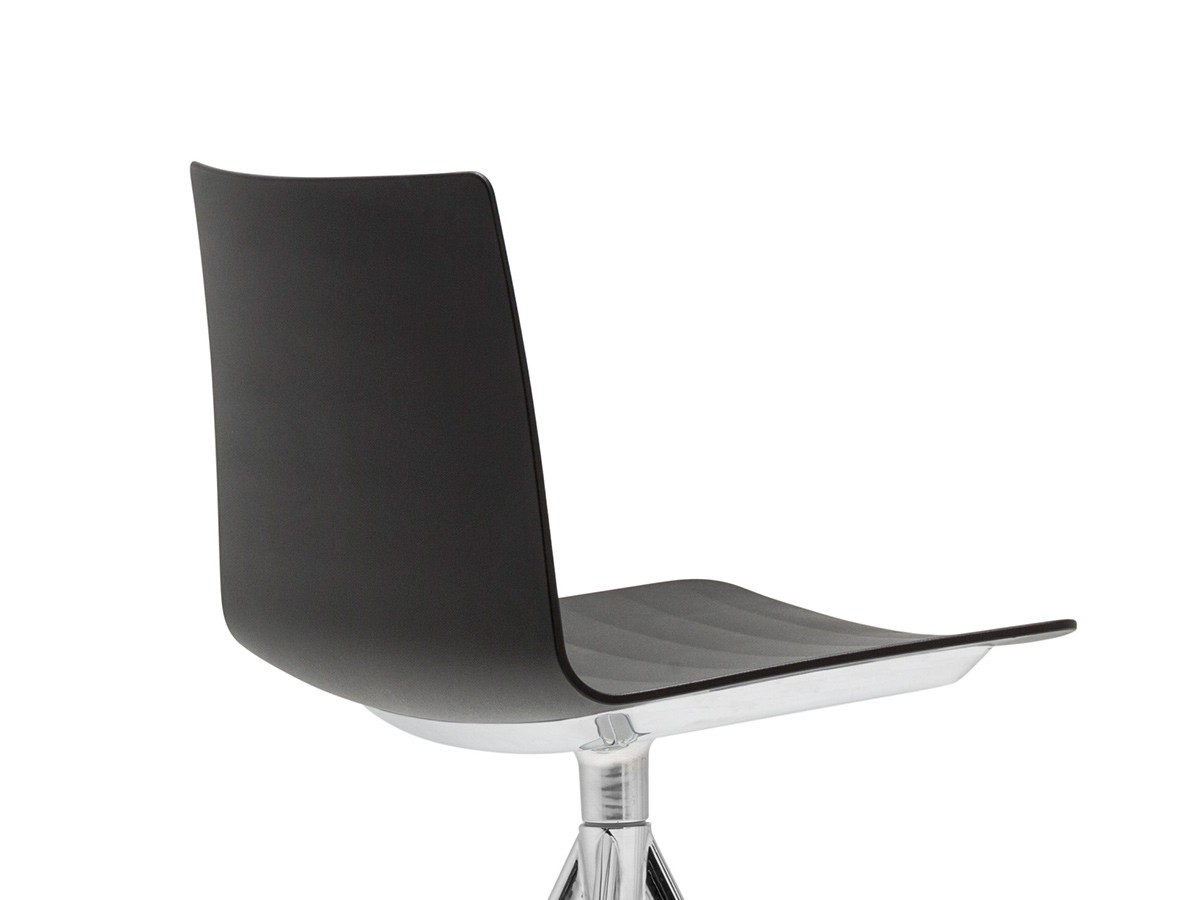 Andreu World Flex Chair
Counter Stool 52
Thermo-polymer Shell / アンドリュー・ワールド フレックス チェア BQ1326
カウンタースツール 52 コラムベース（サーモポリマーシェル） （チェア・椅子 > カウンターチェア・バーチェア） 2