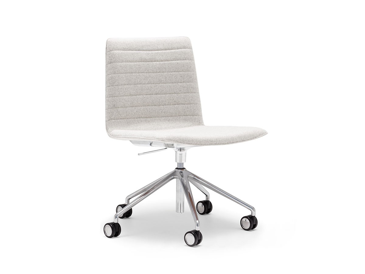 Andreu World Flex Corporate Chair
Fully Upholstered Shell / アンドリュー・ワールド フレックス コーポレート SI1657
チェア キャスターベース アルミニウム製（フルパッド） （チェア・椅子 > オフィスチェア・デスクチェア） 1