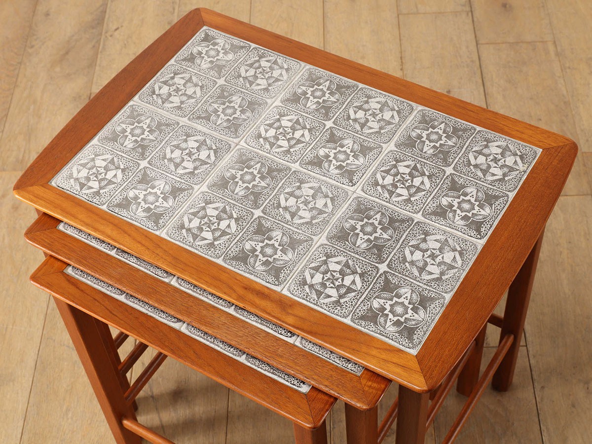 Lloyd's Antiques Real Antique 
Tile Top Nest Of Tables / ロイズ・アンティークス デンマークアンティーク家具
タイルトップ ネストテーブル QH008009 （テーブル > サイドテーブル） 8
