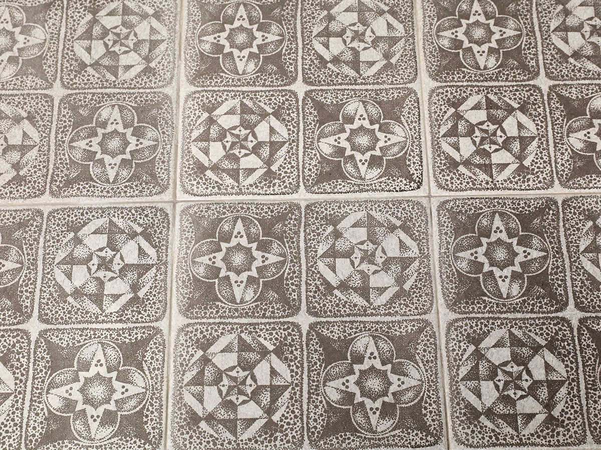 Lloyd's Antiques Real Antique 
Tile Top Nest Of Tables / ロイズ・アンティークス デンマークアンティーク家具
タイルトップ ネストテーブル QH008009 （テーブル > サイドテーブル） 9