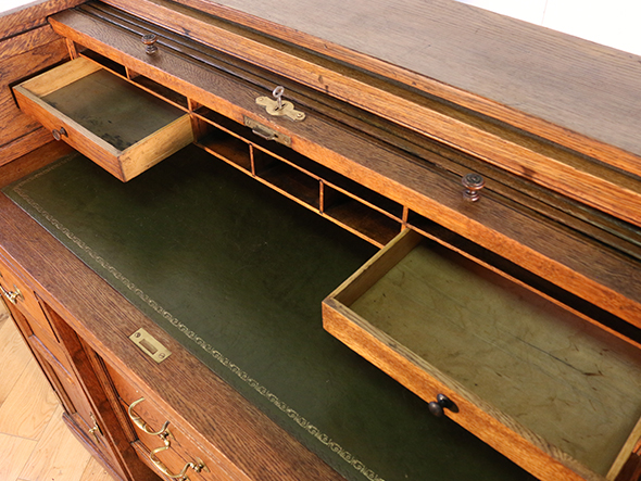 ‎Real Antique
Roll Top Desk 7