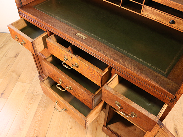 Lloyd's Antiques ‎Real Antique
Roll Top Desk / ロイズ・アンティークス 英国アンティーク家具
ロールトップデスク （デスク・机 > デスク・パソコンデスク・袖机） 8