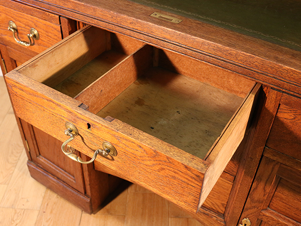 ‎Real Antique
Roll Top Desk 9