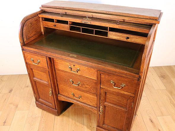 Lloyd's Antiques ‎Real Antique
Roll Top Desk / ロイズ・アンティークス 英国アンティーク家具
ロールトップデスク （デスク・机 > デスク・パソコンデスク・袖机） 5