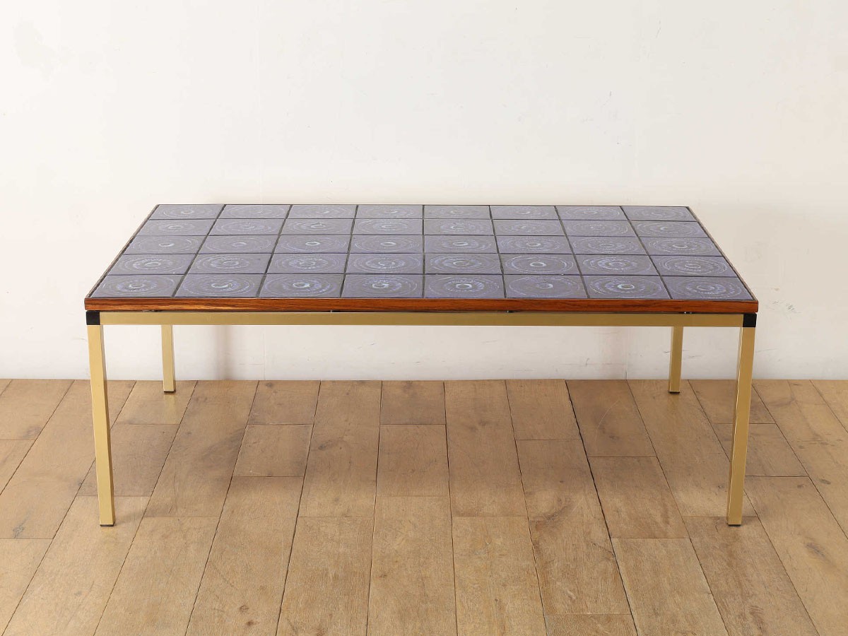 Lloyd's Antiques Real Antique
Tile Top Coffee Table / ロイズ・アンティークス デンマークアンティーク家具
タイルトップコーヒーテーブル QL008303 （テーブル > ローテーブル・リビングテーブル・座卓） 4