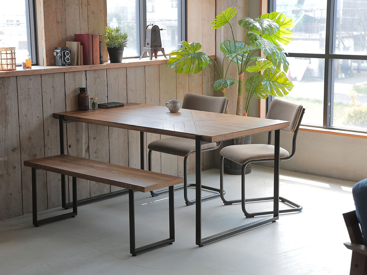Knot antiques GYPSY DINING TABLE / ノットアンティークス ジプシー ダイニングテーブル
チェス柄天板 + No.4脚（ロの字脚） （テーブル > ダイニングテーブル） 11
