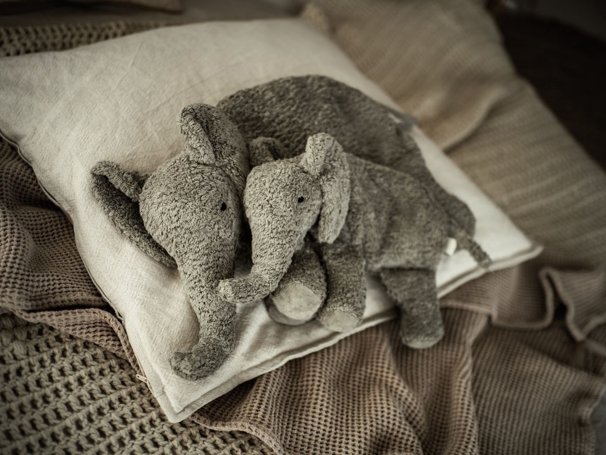 SENGER Naturwelt Cuddly Animal Elephant / ゼンガーナチュウェルト カドリーアニマル エレファント S （キッズ家具・ベビー用品 > おもちゃ・玩具） 2