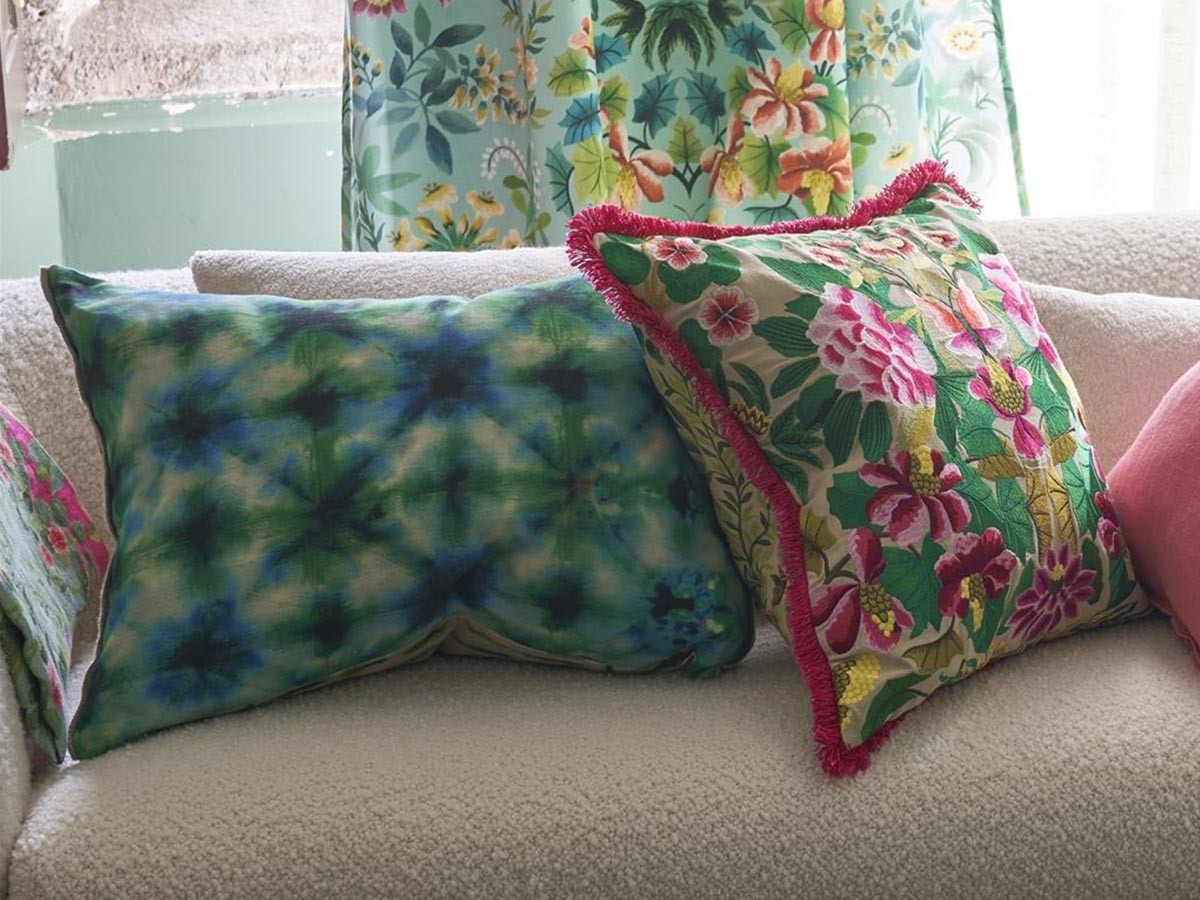 DESIGNERS GUILD Ikebana Damask Embroidered Cushion / デザイナーズギルド イケバナ ダマスク エンブロイダード クッション 50 × 50cm（フューシャ） （クッション > クッション・クッションカバー） 3